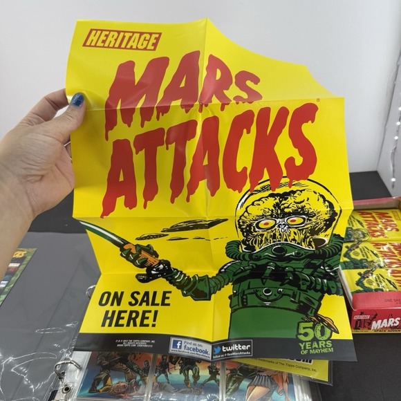 Rare 90s & 2012 Heritage TOPPS MARS ATTACKS! Binder Set Mint Cards & Wrappers - Picture 2 of 16